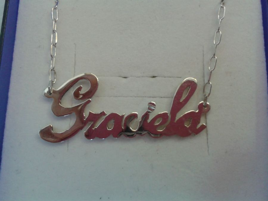 nombre colgante plata