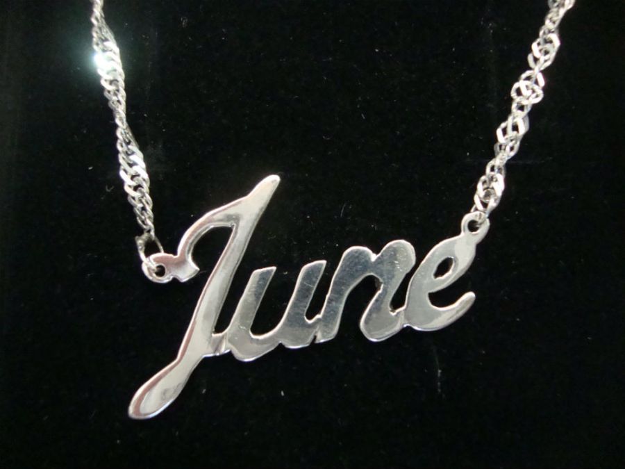 Nombre en plata June